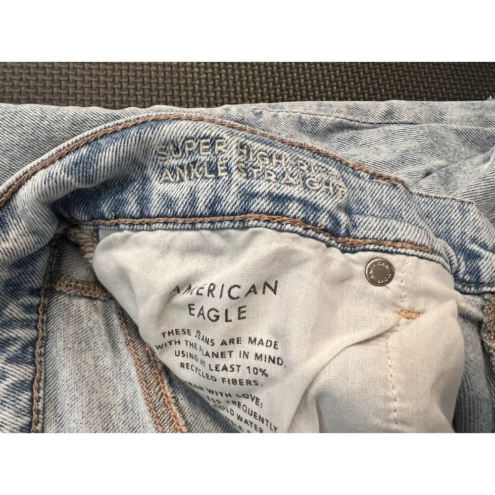 American Eagle Super High Rise Straight Jeans Women’s 10 Light Wash Distressed - Picture 5 of 6